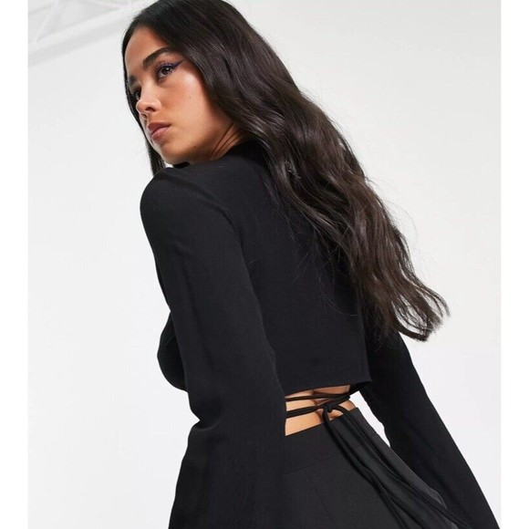 NWT Weekday Cassie Wrap Blouse Bell Sleeve Crop Top Black Size XS - Picture 3 of 8